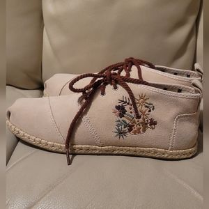 Toms Bota Floral Embroidery Leather Rope Sole Women's 9, Pink